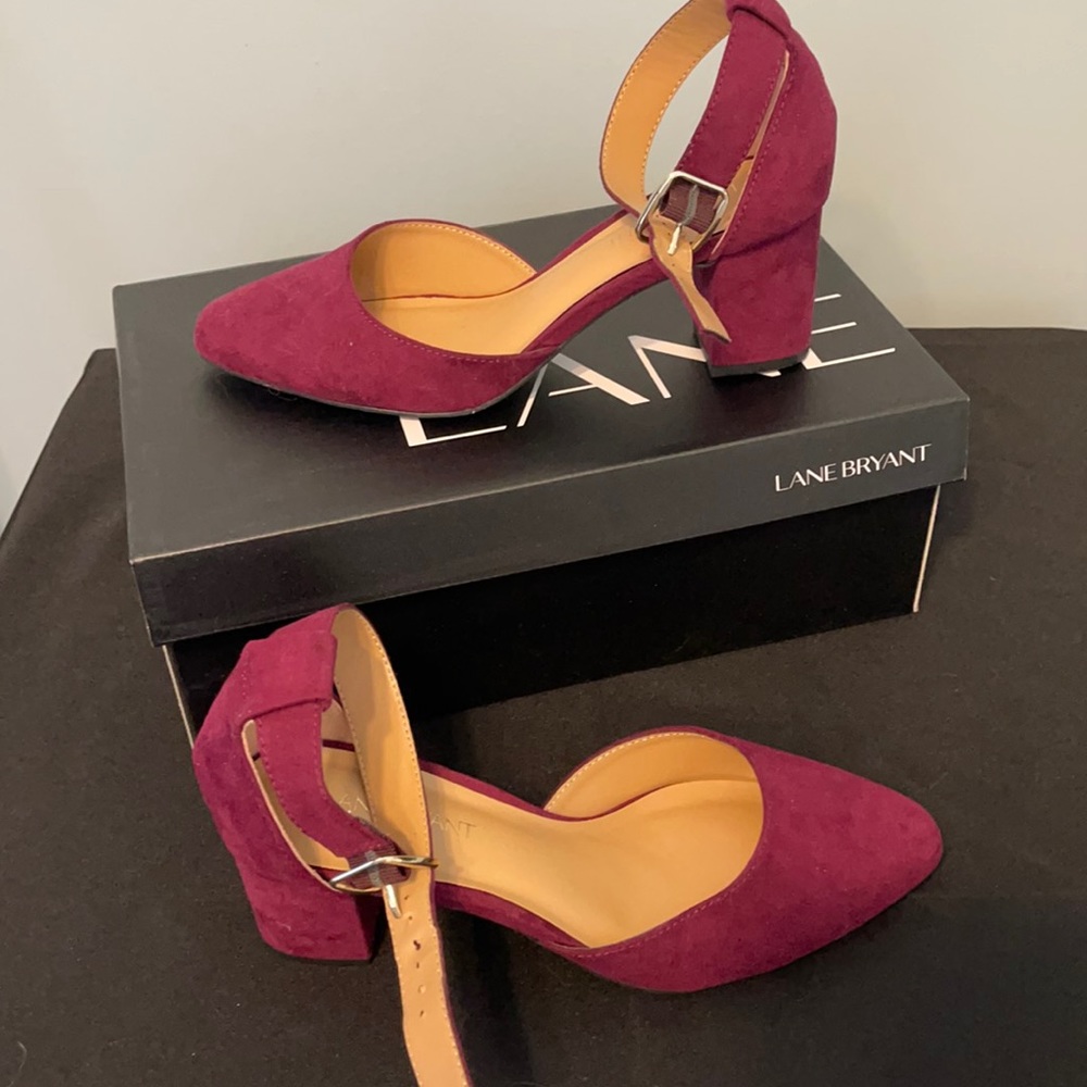 Size 8W winetasting  colored heels